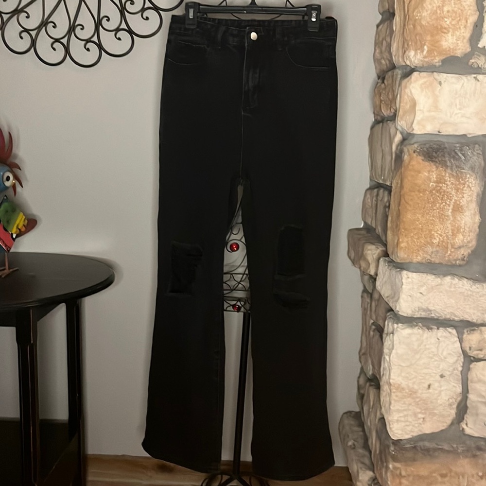 Women’s black baggy jeans with rips